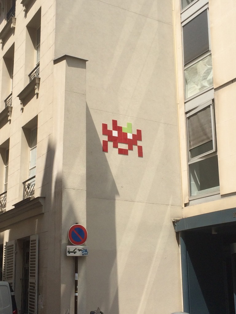 Paris street art space invader